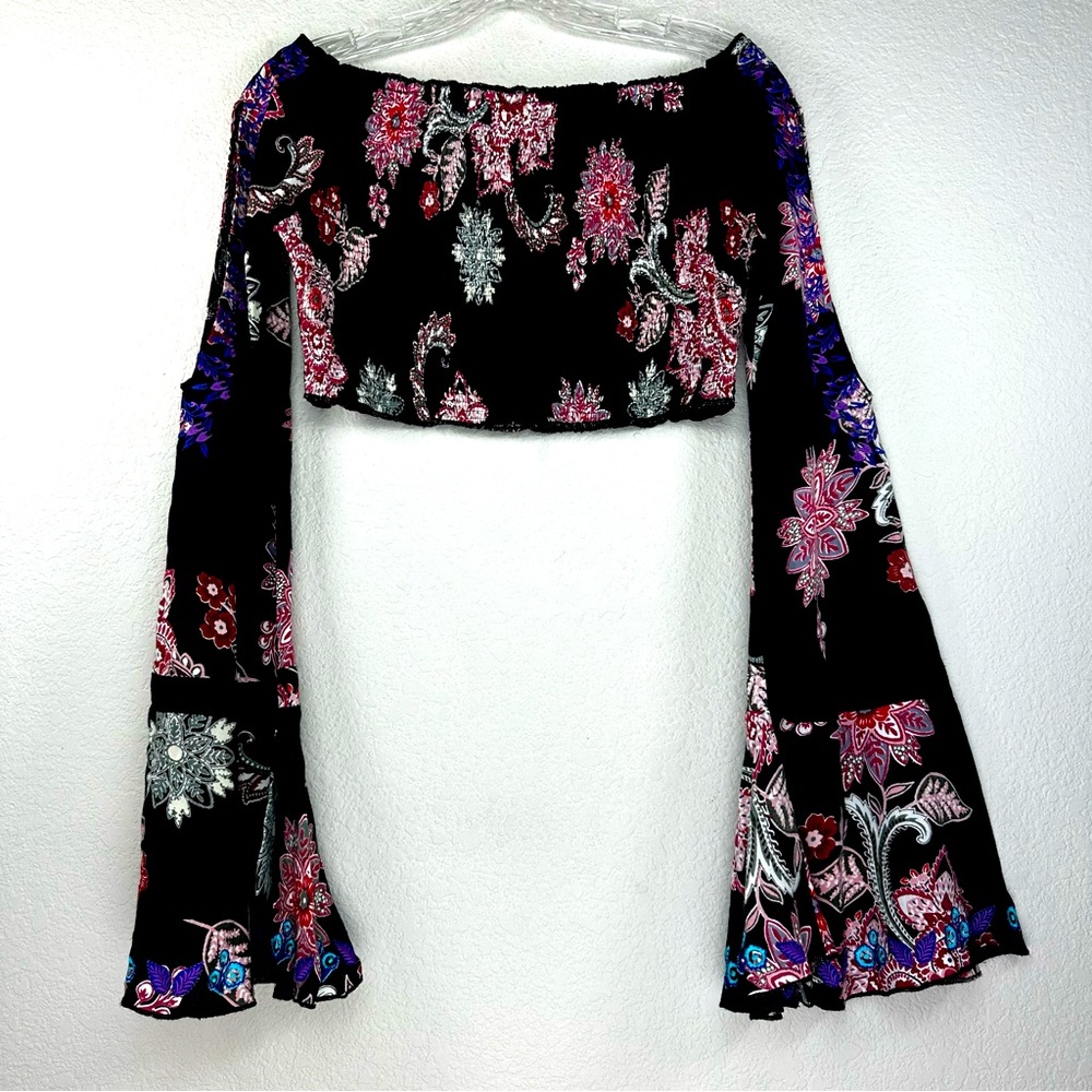 NWT Raga Cropped Ruched Top Peek-a-boo Bell Sleeves Embroidery‎ Detail Small